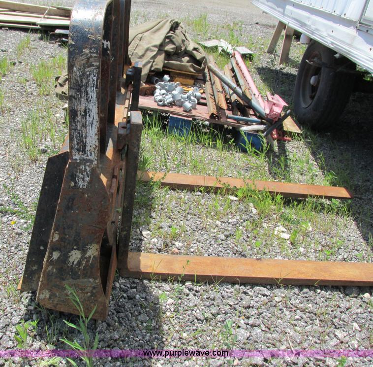 image for item G8672 Skid steer forks