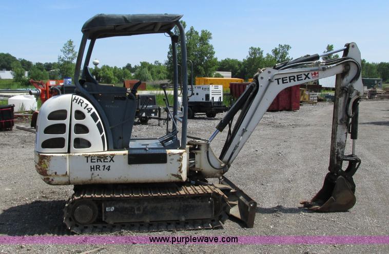 image for item G8674 2005 Terex HR14 mini excavator