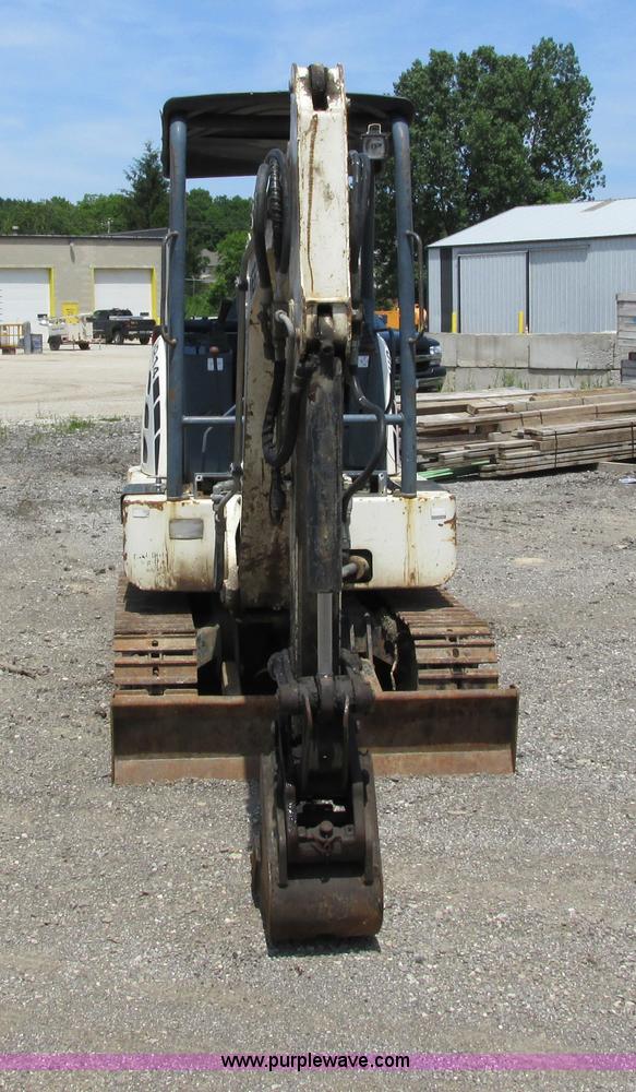 image for item G8674 2005 Terex HR14 mini excavator