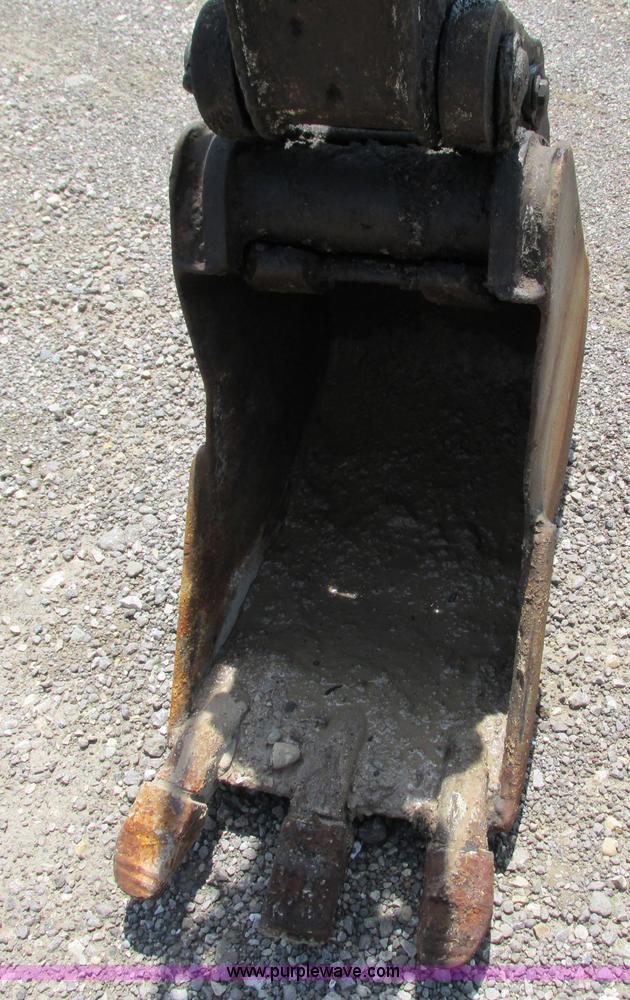 image for item G8674 2005 Terex HR14 mini excavator