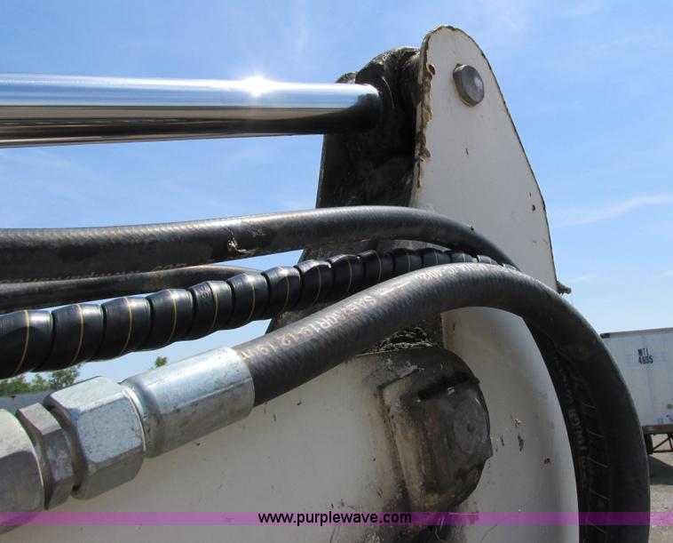 image for item G8674 2005 Terex HR14 mini excavator