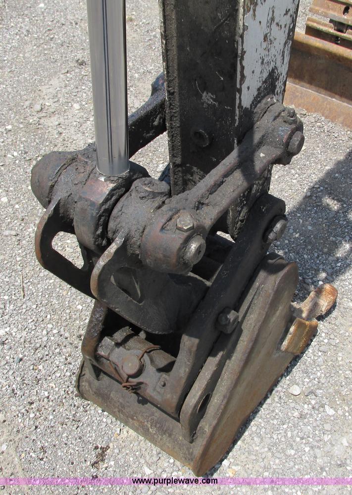 image for item G8674 2005 Terex HR14 mini excavator