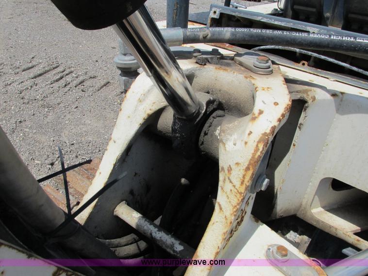 image for item G8674 2005 Terex HR14 mini excavator