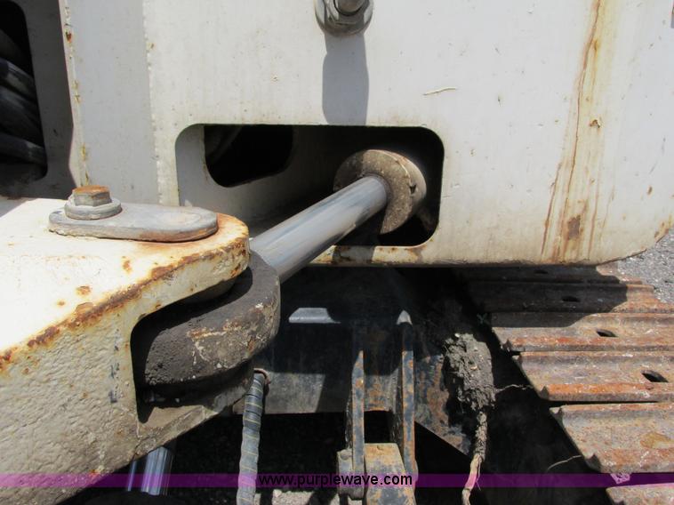 image for item G8674 2005 Terex HR14 mini excavator