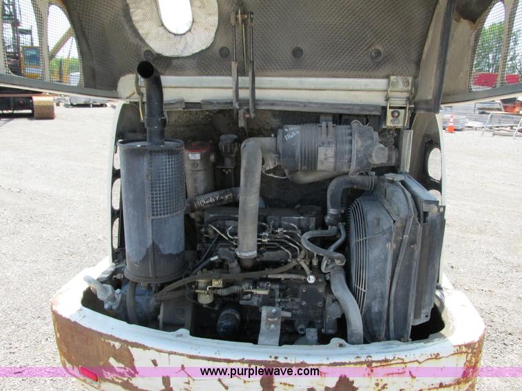 image for item G8674 2005 Terex HR14 mini excavator