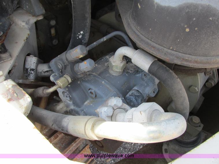 image for item G8674 2005 Terex HR14 mini excavator