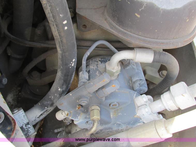 image for item G8674 2005 Terex HR14 mini excavator