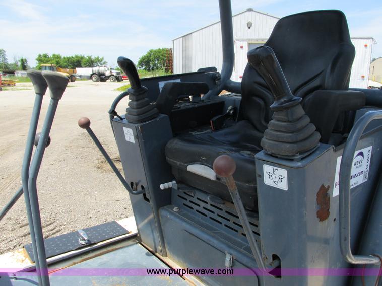 image for item G8674 2005 Terex HR14 mini excavator