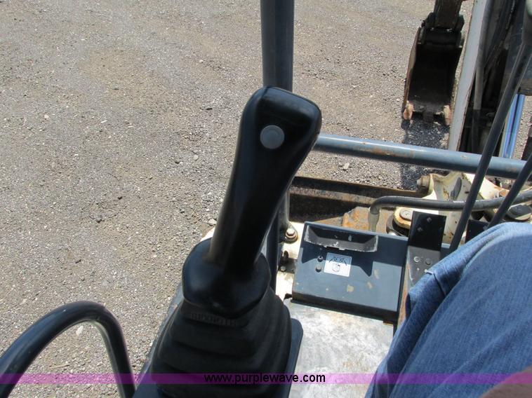 image for item G8674 2005 Terex HR14 mini excavator