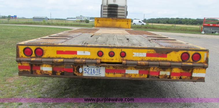 image for item A8638 2004 Trail King trailer