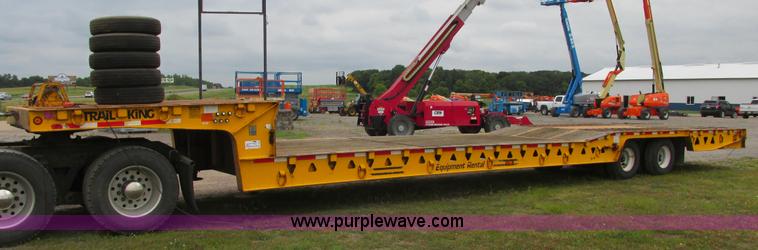 image for item A8638 2004 Trail King trailer