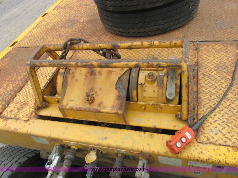 image for item A8638 2004 Trail King trailer