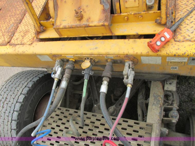 image for item A8638 2004 Trail King trailer