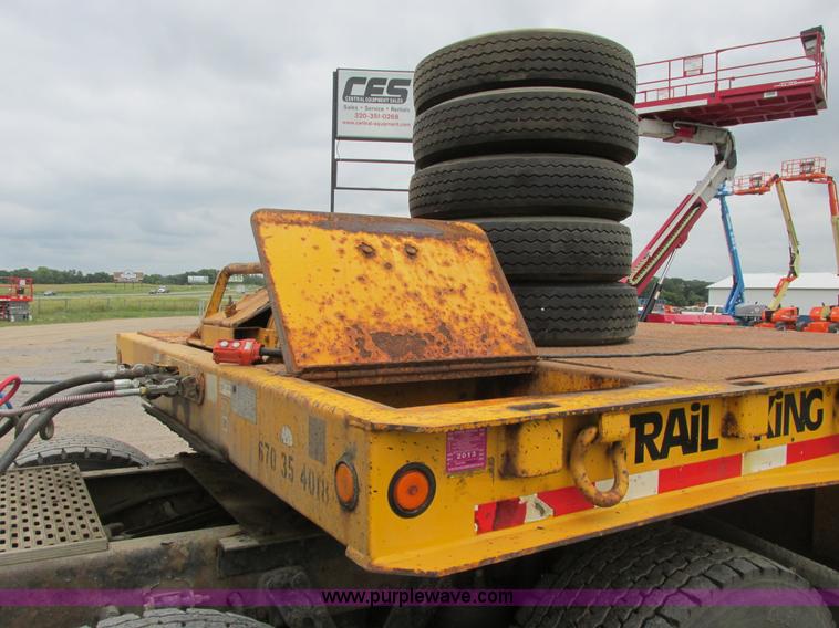 image for item A8638 2004 Trail King trailer