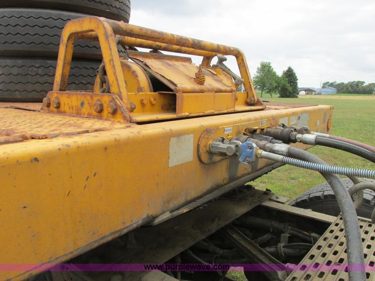 image for item A8638 2004 Trail King trailer