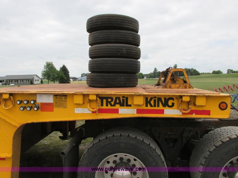 image for item A8638 2004 Trail King trailer