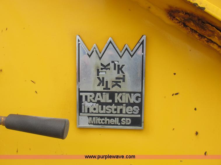 image for item A8638 2004 Trail King trailer