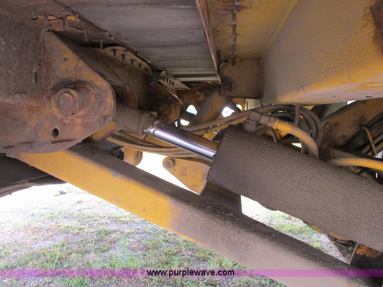 image for item A8638 2004 Trail King trailer