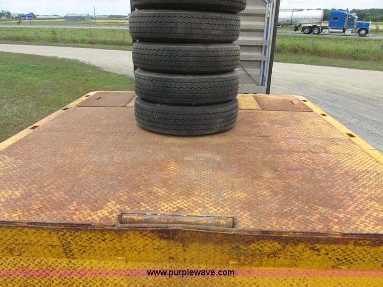 image for item A8638 2004 Trail King trailer