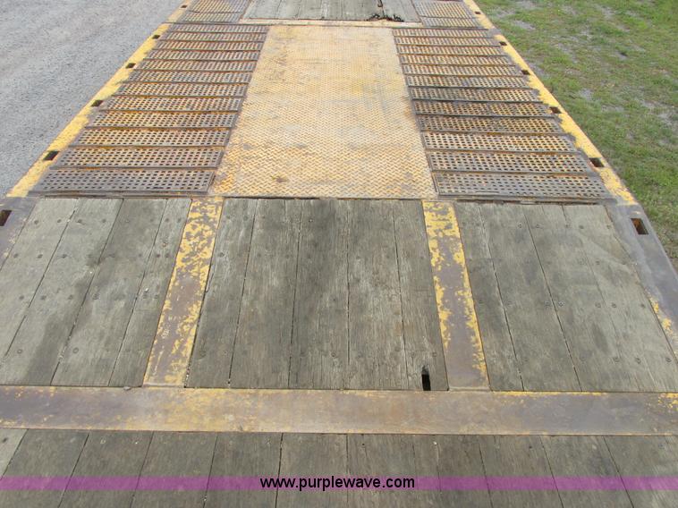 image for item A8638 2004 Trail King trailer