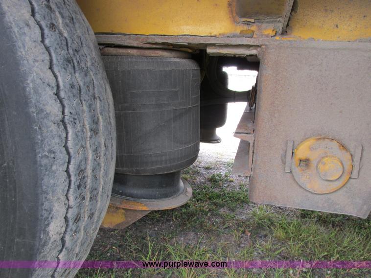 image for item A8638 2004 Trail King trailer