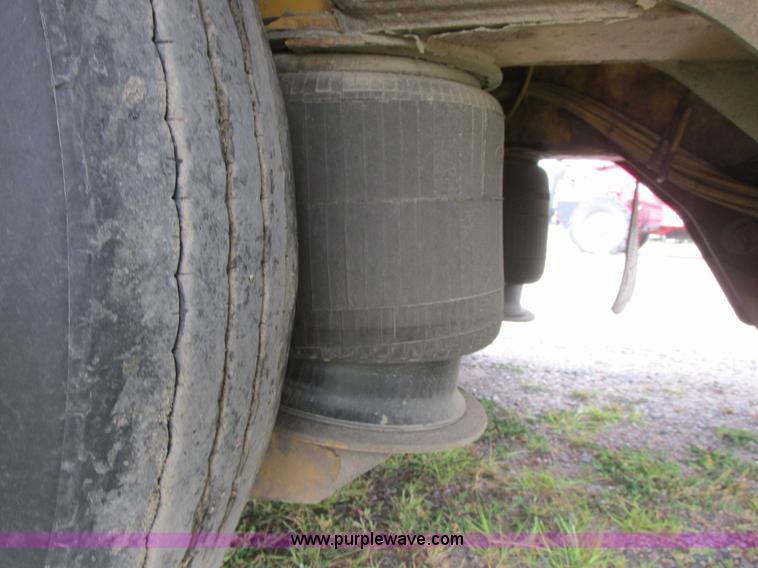 image for item A8638 2004 Trail King trailer