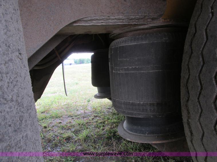 image for item A8638 2004 Trail King trailer