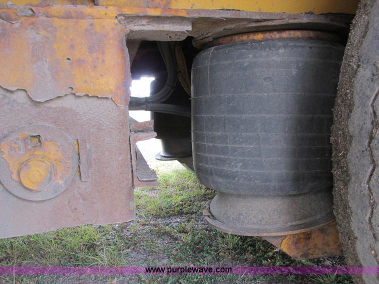 image for item A8638 2004 Trail King trailer