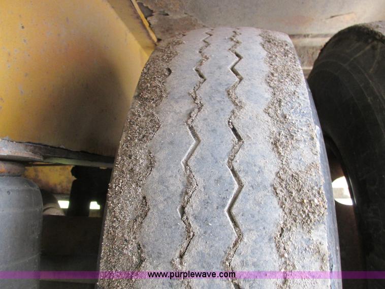 image for item A8638 2004 Trail King trailer