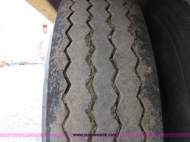 image for item A8638 2004 Trail King trailer