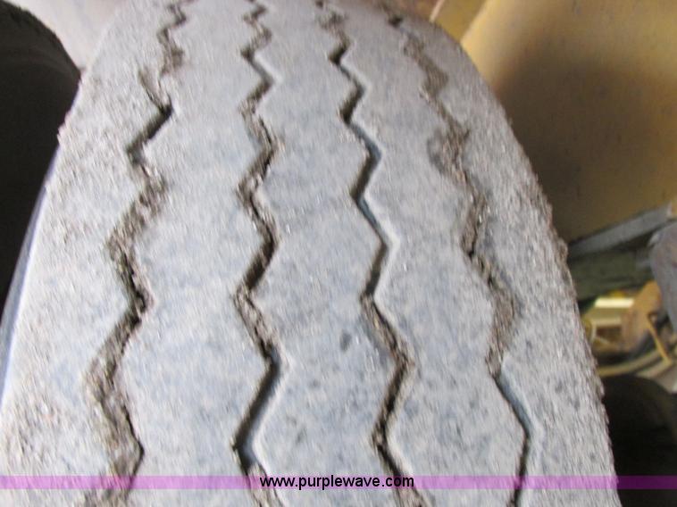 image for item A8638 2004 Trail King trailer