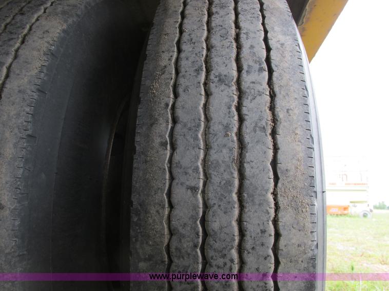 image for item A8638 2004 Trail King trailer