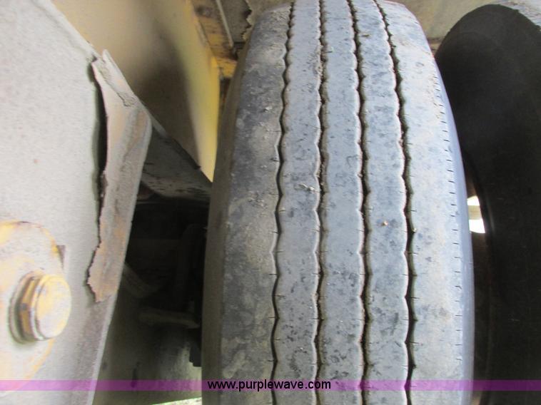 image for item A8638 2004 Trail King trailer