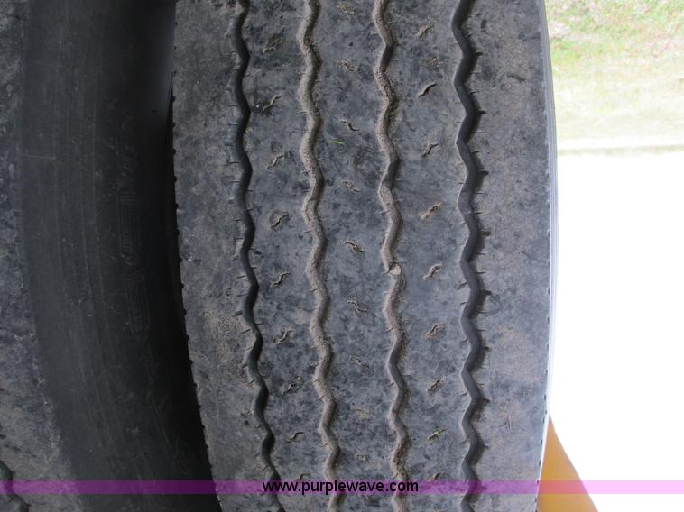 image for item A8638 2004 Trail King trailer