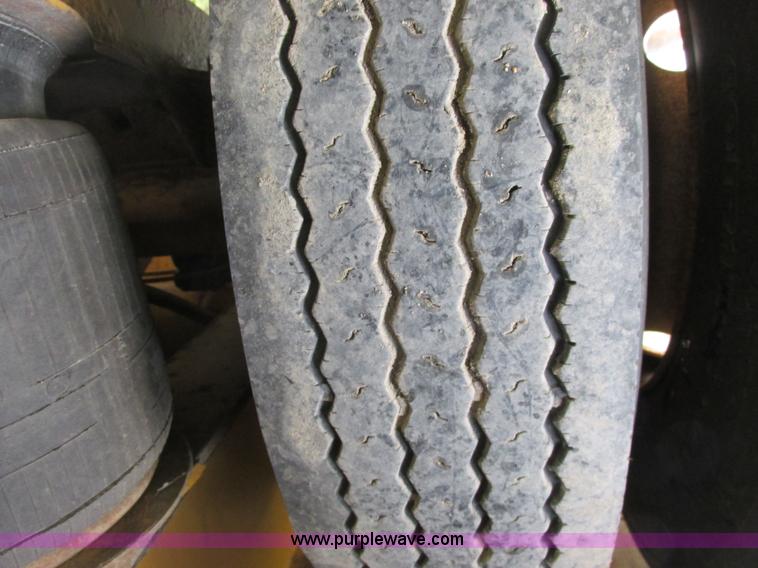 image for item A8638 2004 Trail King trailer