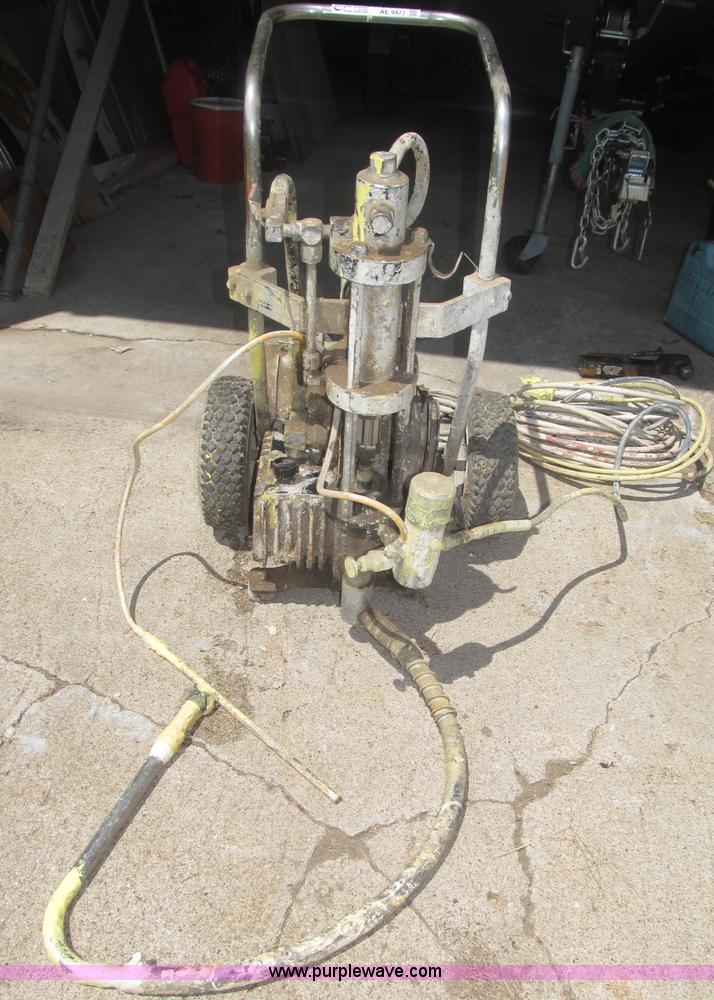 image for item AE9477 Siphon portable airless paint sprayer