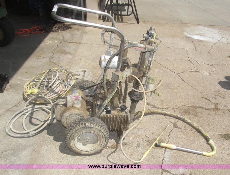 image for item AE9477 Siphon portable airless paint sprayer