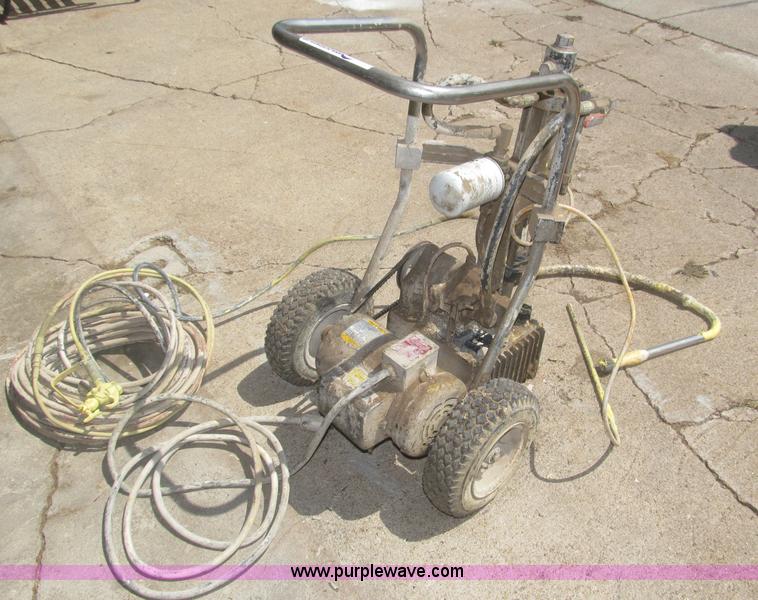 image for item AE9477 Siphon portable airless paint sprayer