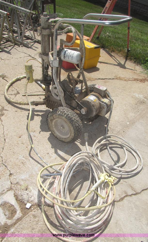 image for item AE9477 Siphon portable airless paint sprayer