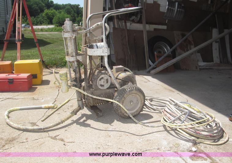 image for item AE9477 Siphon portable airless paint sprayer