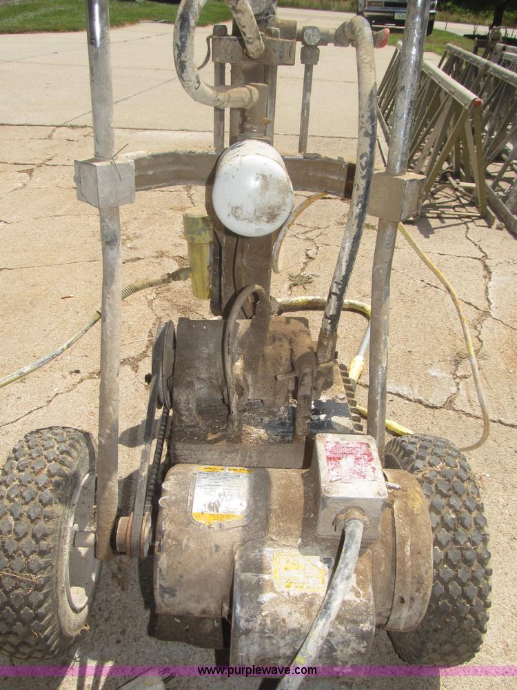 image for item AE9477 Siphon portable airless paint sprayer