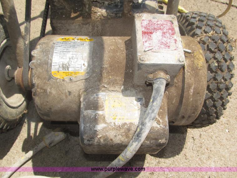 image for item AE9477 Siphon portable airless paint sprayer