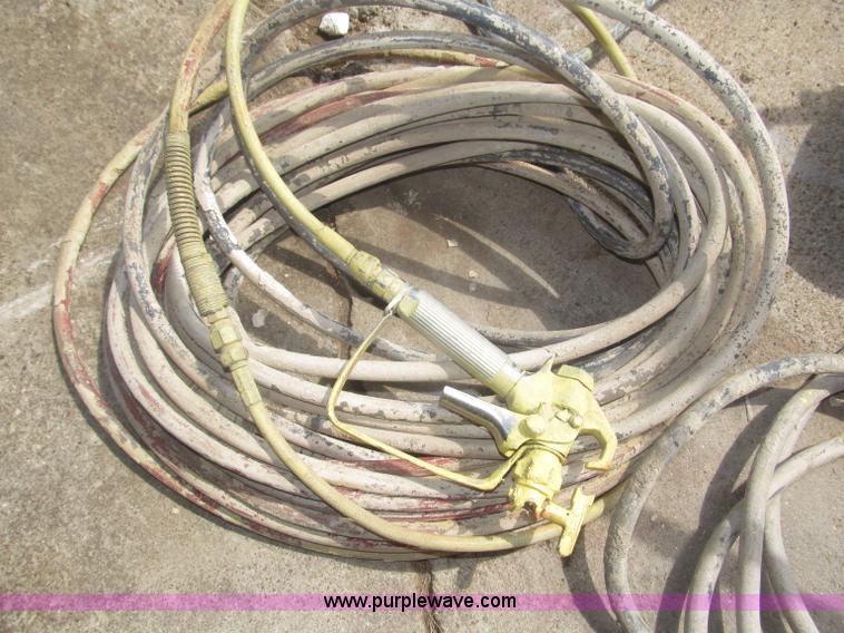 image for item AE9477 Siphon portable airless paint sprayer