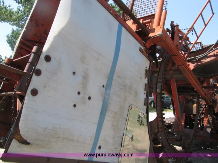 image for item D7437 Koehring 600 crawler wheel trencher