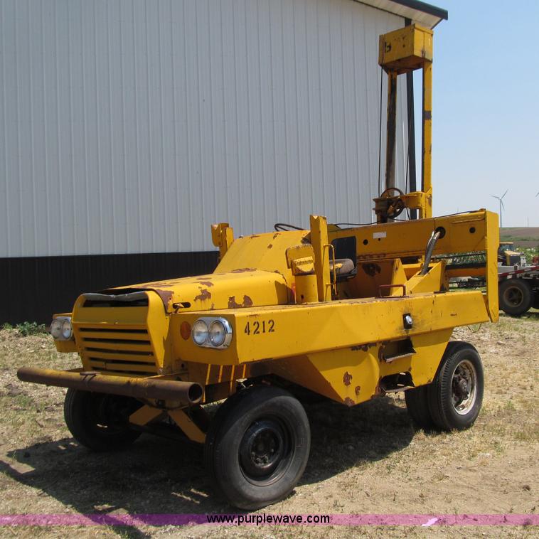 image for item D7438 Broderson MH42A self-propelled breaker