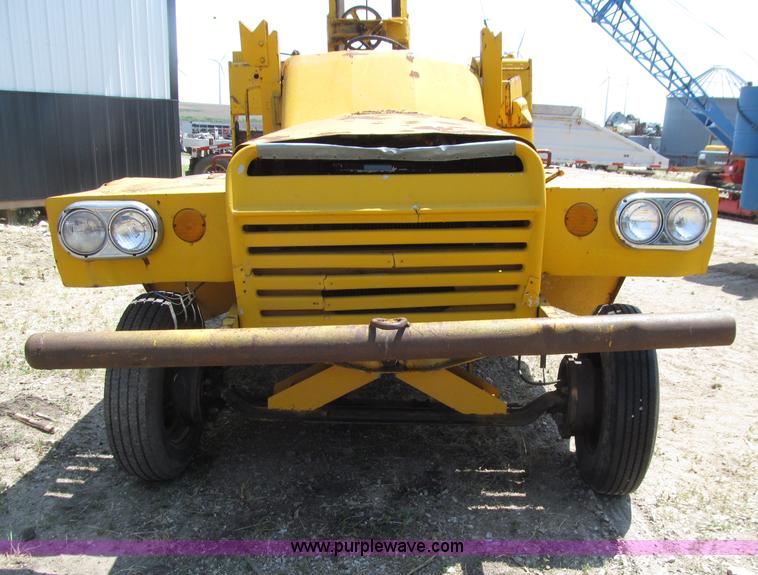 image for item D7438 Broderson MH42A self-propelled breaker