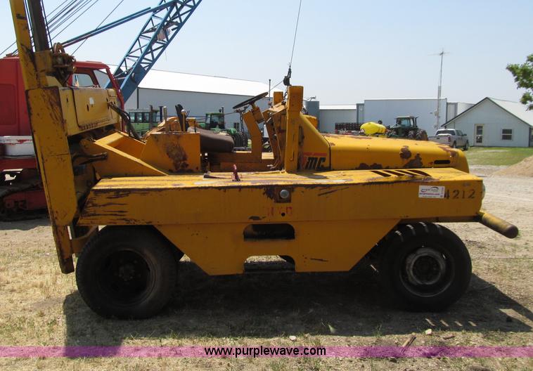 image for item D7438 Broderson MH42A self-propelled breaker