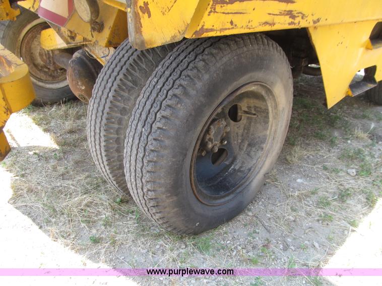 image for item D7438 Broderson MH42A self-propelled breaker