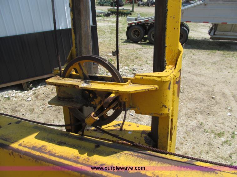 image for item D7438 Broderson MH42A self-propelled breaker