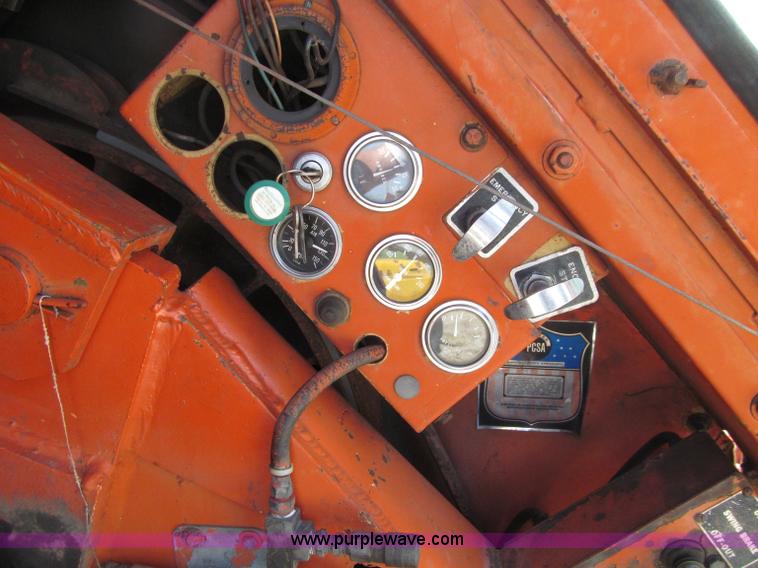 image for item D7439 1976 Koehring 305 crawler lattice boom crane